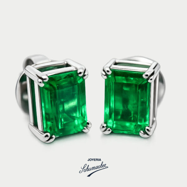 Aretes en oro blanco con esmeralda rectangular | Joyería Schumacher