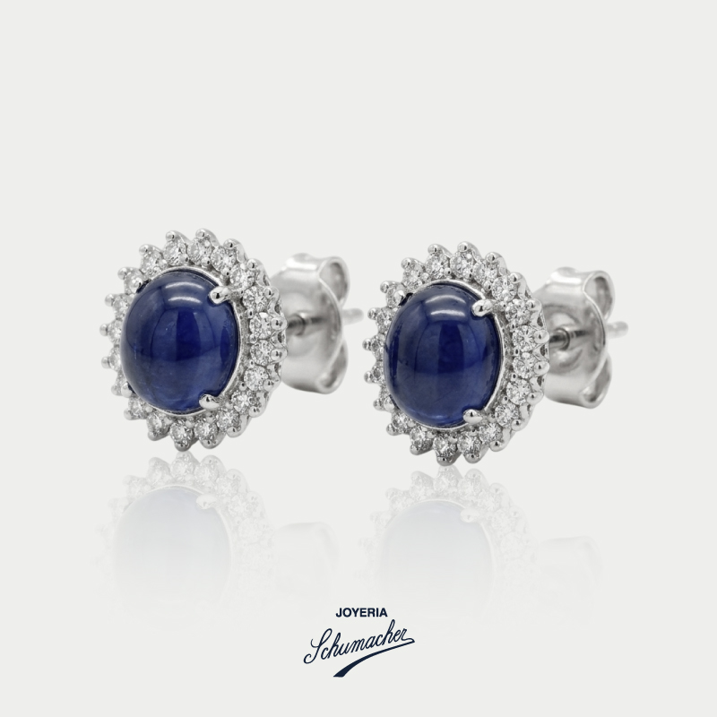 Aretes_en_oro_blanco_con_zafiro_cabujon_y_brillantes_diseno_vintage_Joyeria_Schumacher