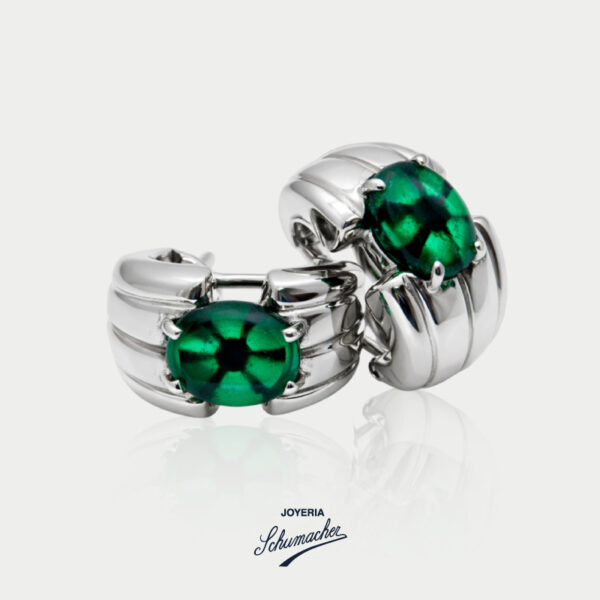Aretes en oro blanco con esmeralda trapiche | Joyería Schumacher