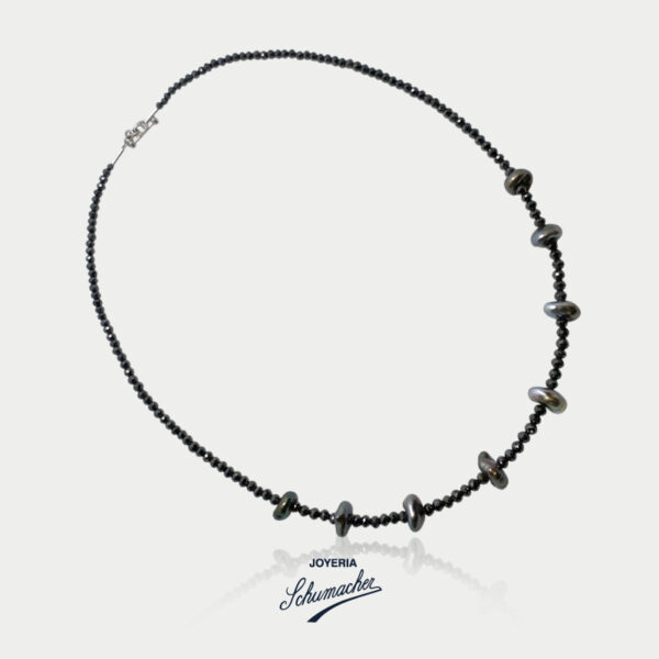 Collar con diamantes negros y perlas barrocas | Joyería Schumacher