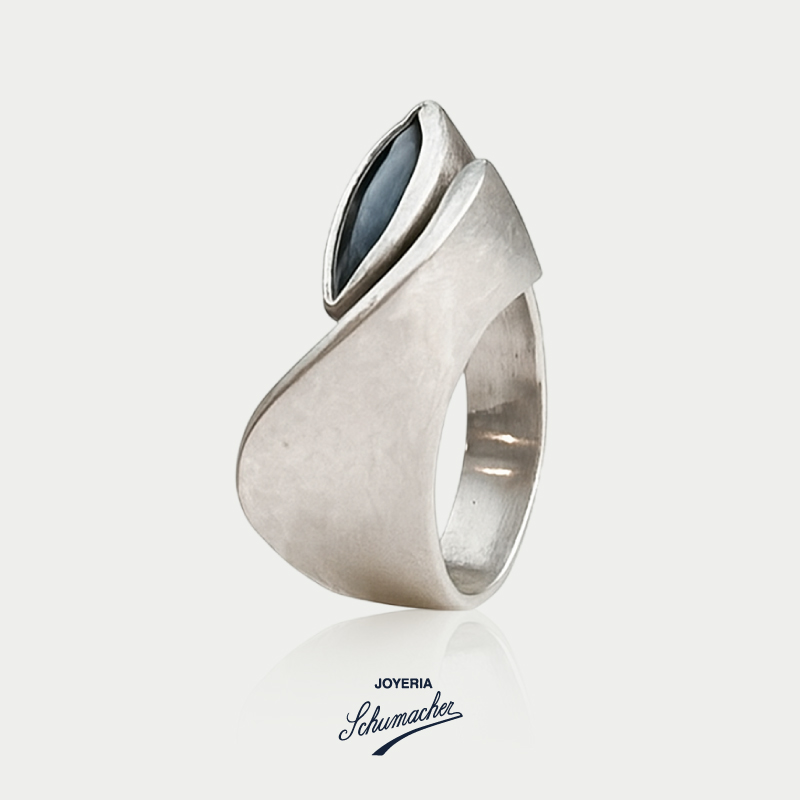 Anillo_en_plata_con_turmalina_talla_navette_Joyeria_Schumacher_1