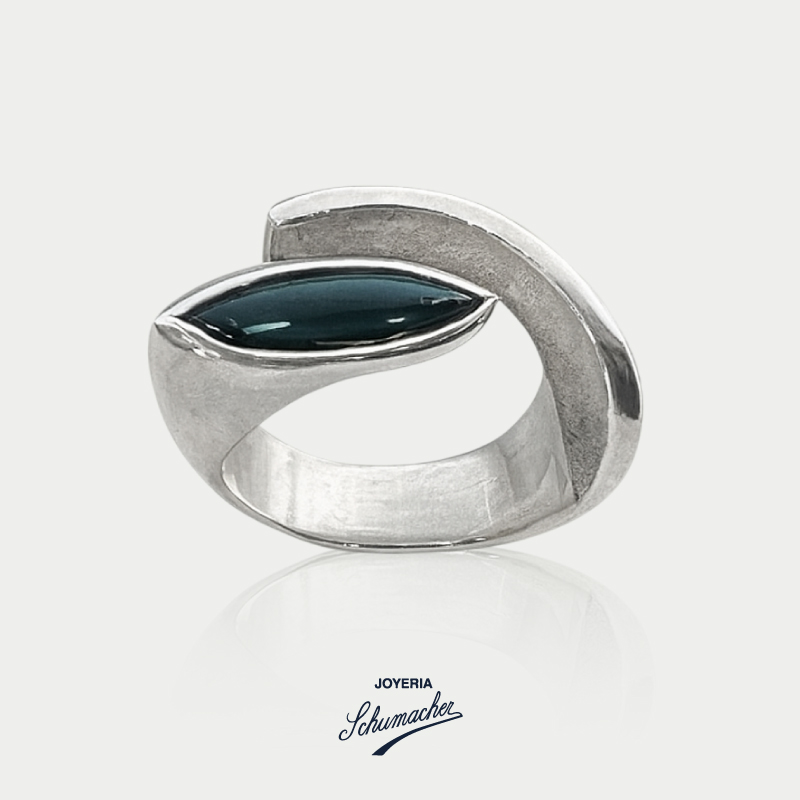 Anillo_en_plata_con_turmalina_talla_navette_Joyeria_Schumacher_2
