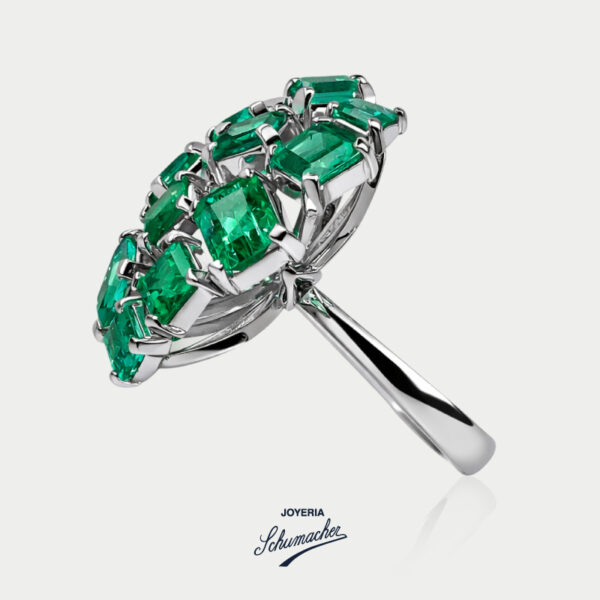 Anillo en oro blanco con esmeraldas y diamantes | Joyería Schumacher