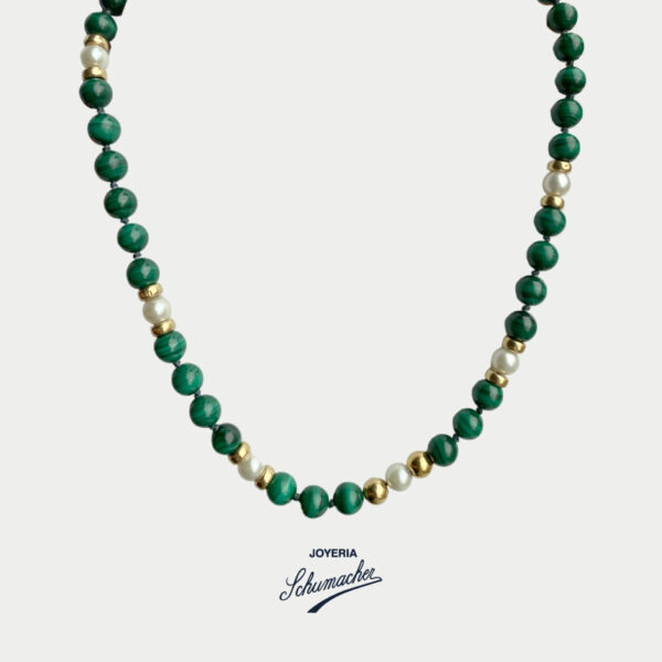Collar en oro amarillo con perlas y malaquitas | Joyería Schumacher