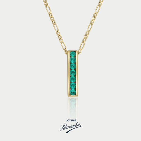 Cadena y dije en oro amarillo con dije rectangular engastado con esmeraldas | Joyería Schumacher