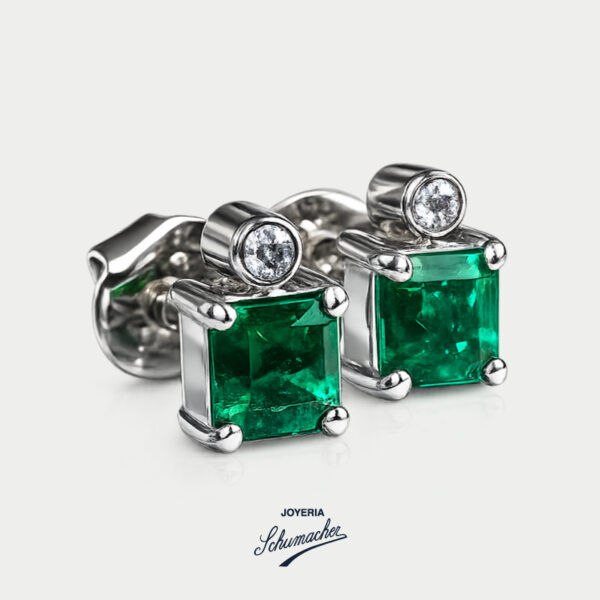 Aretes en oro blanco con esmeraldas de 1.05 kilates y brillantes de 0.06 kilates | Joyería Schumacher