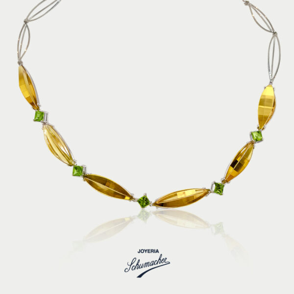 Collar en oro blanco con citrinas, diseño hojas | Joyería Schumacher