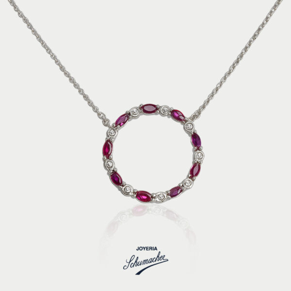 Cadena y dije en oro blanco con rubíes y brillantes en círculo | Joyería Schumacher