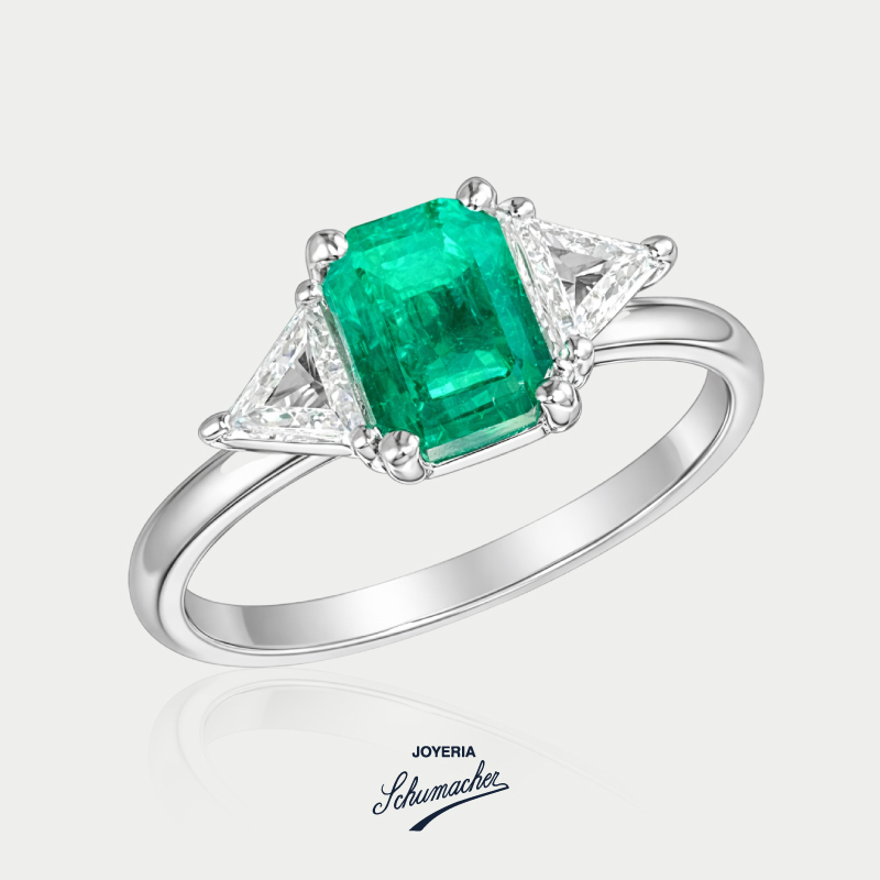 Anillo_en_oro_blanco_con_esmeralda_y_diamantes_triangulares_Joyeria_Schumacher