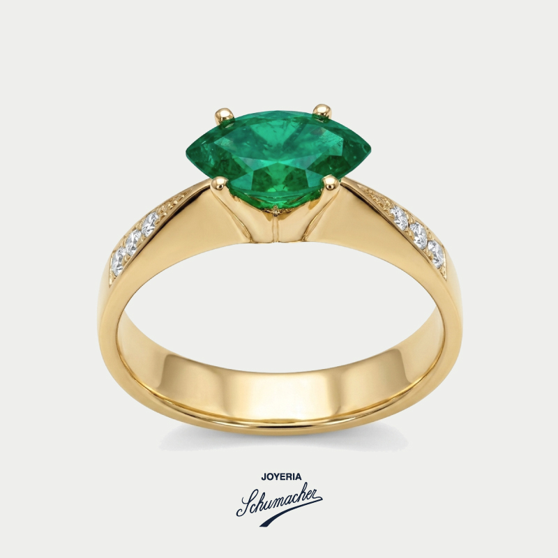 Anillo_en_oro_amarillo_con_esmeralda_marquiz_brillantes_Joyeria_Schumacher