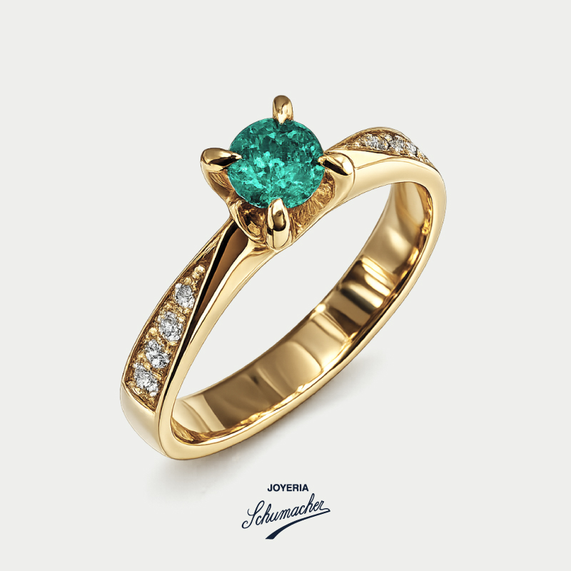 Anillo_en_oro_amarillo_con_esmeralda_talla_redonda_con_brillantes_Joyeria_Schumacher