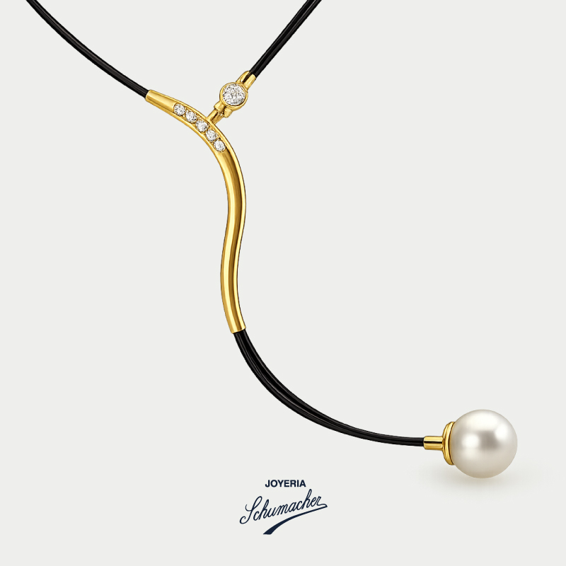 Collar_en_cuero_con_oro_amarillo_perla_y_diamantes_Joyeria_Schumacher